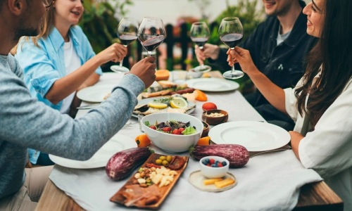 friends dining alfresco